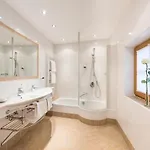 Eggerwirt Kitzbuehel, & Restaurant - Lifts Included In June Sep And Oct Gratis Bergbahnbenuetzung מלון