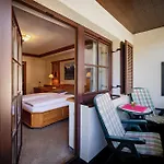 Eggerwirt Kitzbuehel, & Restaurant - Lifts Included In June Sep And Oct Gratis Bergbahnbenuetzung 3*