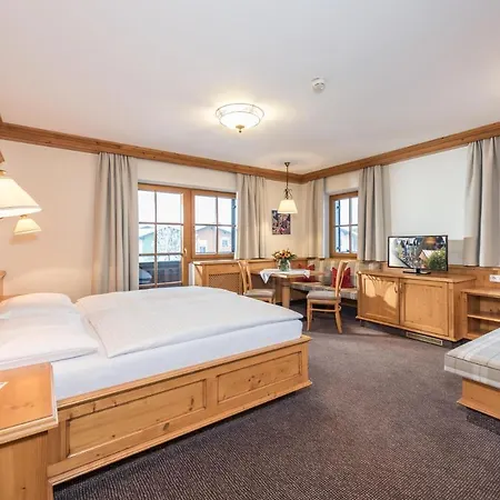 Hotel Eggerwirt Kitzbuehel, & Restaurant 3*
