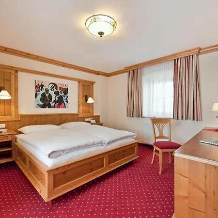 Eggerwirt Kitzbuehel, & Restaurant 3* קיצביהל