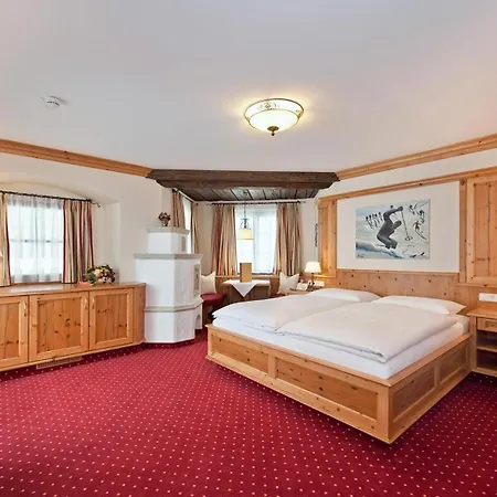 Eggerwirt Kitzbuehel, & Restaurant מלון 3*