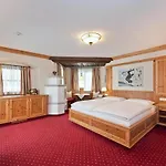 Eggerwirt Kitzbuehel, & Restaurant - Lifts Included In June Sep And Oct Gratis Bergbahnbenuetzung Hotell 3*