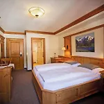 Eggerwirt Kitzbuehel, & Restaurant - Lifts Included In June Sep And Oct Gratis Bergbahnbenuetzung Hotell 3*