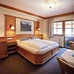 Eggerwirt Kitzbuehel, & Restaurant - Lifts Included In June Sep And Oct Gratis Bergbahnbenuetzung 3*
