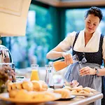 Eggerwirt Kitzbuehel, & Restaurant - Lifts Included In June Sep And Oct Gratis Bergbahnbenuetzung 3*