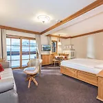 Eggerwirt Kitzbuehel, & Restaurant - Lifts Included In June Sep And Oct Gratis Bergbahnbenuetzung