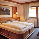 Hotell Eggerwirt Kitzbuehel, & Restaurant - Lifts Included In June Sep And Oct Gratis Bergbahnbenuetzung