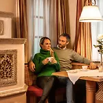 Hotel Eggerwirt Kitzbuehel, & Restaurant - Lifts Included In June Sep And Oct Gratis Bergbahnbenuetzung 3*